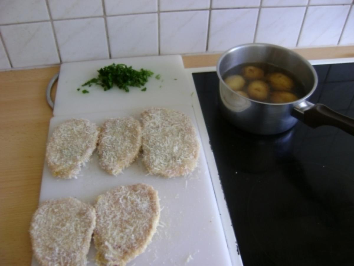 Parmesanschnitzl mit Petersilienkartoffel - Rezept - Bild Nr. 2