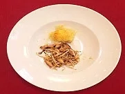 Seeteufel mit Kateifiteig auf Sprossen und Pilzen - Rezept