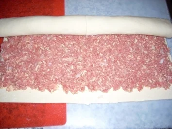 Rezept: Gefüllte Mett - Blätterteig - Röllchen Bild Nr. 4 Gefüllte Mett - Blätterteig - Röllchen - Rezept - Bild Nr. 4