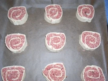 Rezept: Gefüllte Mett - Blätterteig - Röllchen Bild Nr. 5 Gefüllte Mett - Blätterteig - Röllchen - Rezept - Bild Nr. 5