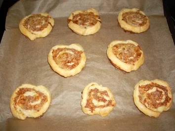 Rezept: Gefüllte Mett - Blätterteig - Röllchen Bild Nr. 6 Gefüllte Mett - Blätterteig - Röllchen - Rezept - Bild Nr. 6