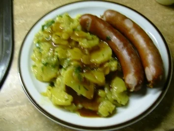 Bauernbratwurst mit Kartoffelsalat - Rezept