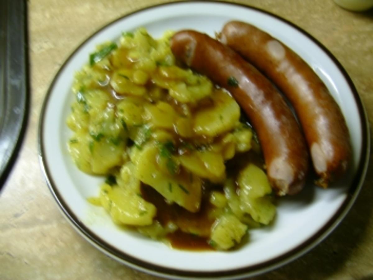 Bauernbratwurst mit Kartoffelsalat - Rezept - kochbar.de