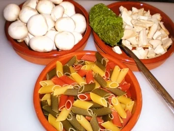 NUDELN: Bunte Champignon-Pesto-Pasta - Rezept