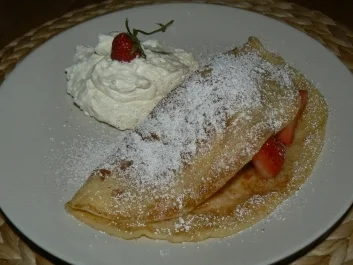 süßer Vanillepfannkuchen mit Erdbeeren - Rezept