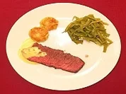 Entrecôte mit Kartoffelplätzchen, Gemüse und Sauce Bernaise - Rezept
