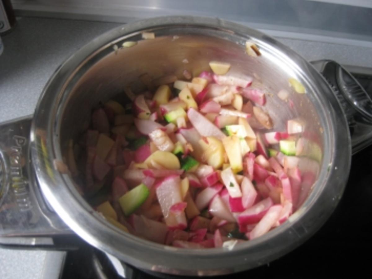 Radieschensuppe mit Radieschen und Zwiebel - Rezept mit Bild - kochbar.de