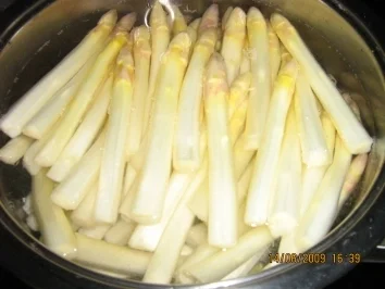 Spargel-Toast mit Erdbeeren und Chili - Rezept - Bild Nr. 3