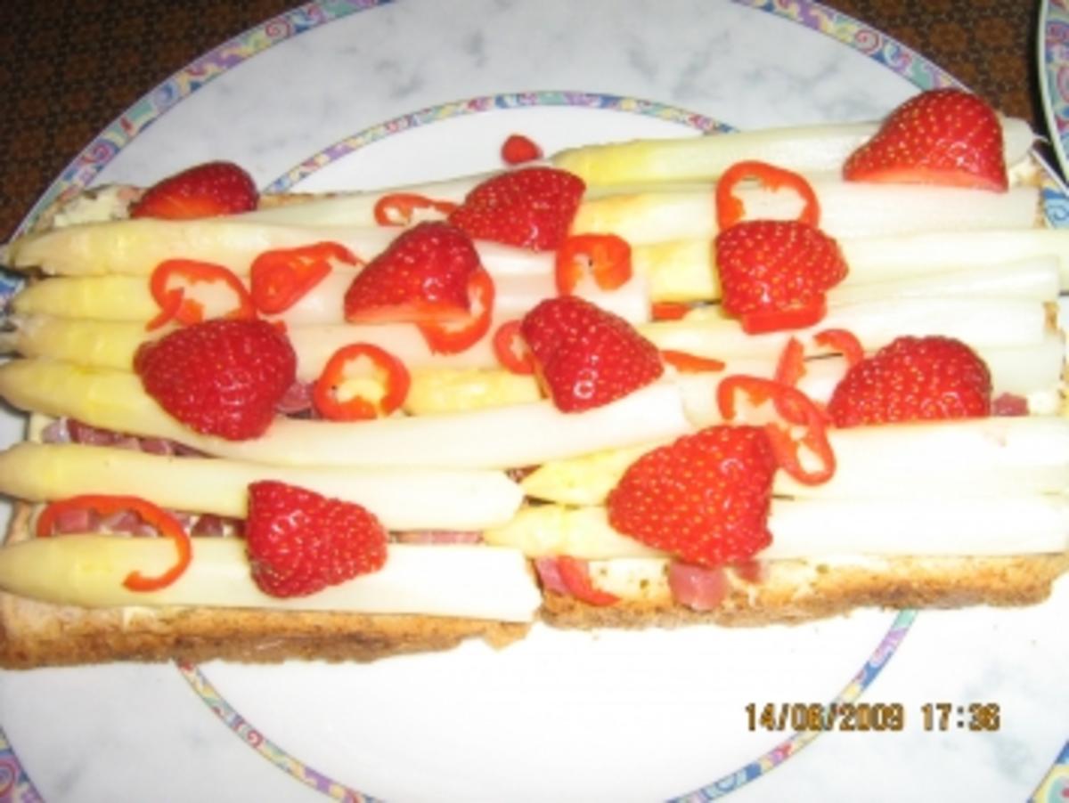 Spargel-Toast mit Erdbeeren und Chili - Rezept - Bild Nr. 7