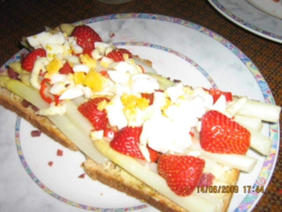 Spargel-Toast mit Erdbeeren und Chili - Rezept - Bild Nr. 8