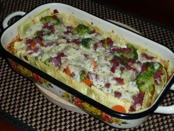 Rezept: Ravioli-Auflauf mit würziger Salami Ravioli-Auflauf mit würziger Salami - Rezept