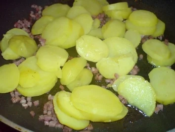 Rezept: Reste-Pfanne "Kühlschrank leer" Bild Nr. 3 Reste-Pfanne "Kühlschrank leer" - Rezept - Bild Nr. 3