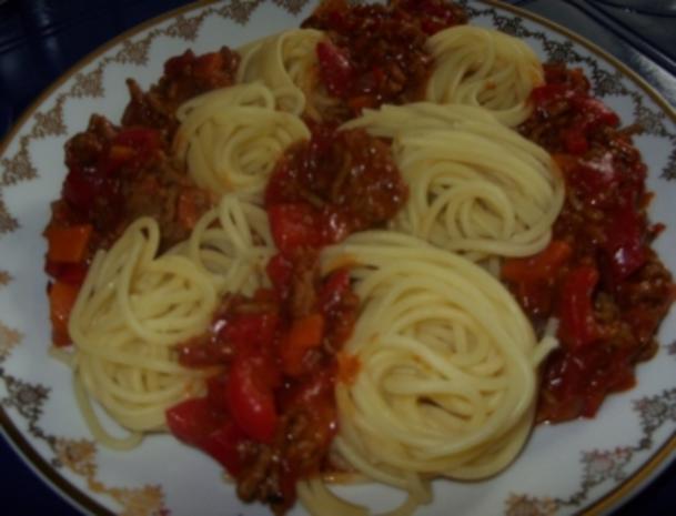Spaghetti mit Gemüse-Hackfleisch-Soße - Rezept - kochbar.de