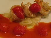 Vanillegarnelen auf Zitronenzwiebeln an geschmorten Kirschtomaten im Tomatensud - Rezept