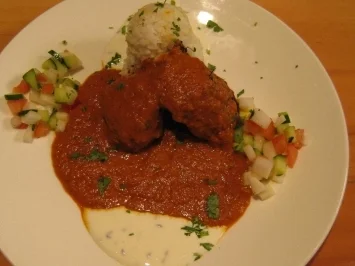 Rezept: Murgh Makhani dazu Basmatireis mit Raita und ein Rettich-Gurken-Tomatem-Relish Murgh Makhani dazu Basmatireis mit Raita und ein Rettich-Gurken-Tomatem-Relish - Rezept