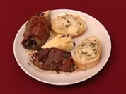 Käse-Thymian-Spieße und gegrillter Radicchio im Speckmantel (Rebecca Simoneit-Barum) - Rezept