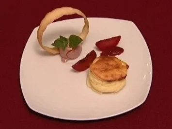Topfensoufflee mit Portweinbuttereis in Hippen-Felgen (Jörg Krusche) - Rezept