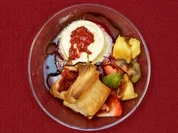 Blätterteig mit karamellisierten Erdbeeren dazu Vanilleeis (Mola Adebisi) - Rezept