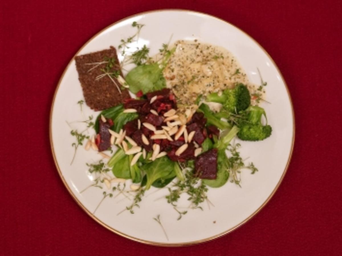 Rote Bete und Brokkoliröschen mit Mandelsoße auf Feldsalat (Petra Nadolny) - Rezept