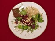 Rote Bete und Brokkoliröschen mit Mandelsoße auf Feldsalat (Petra Nadolny) - Rezept