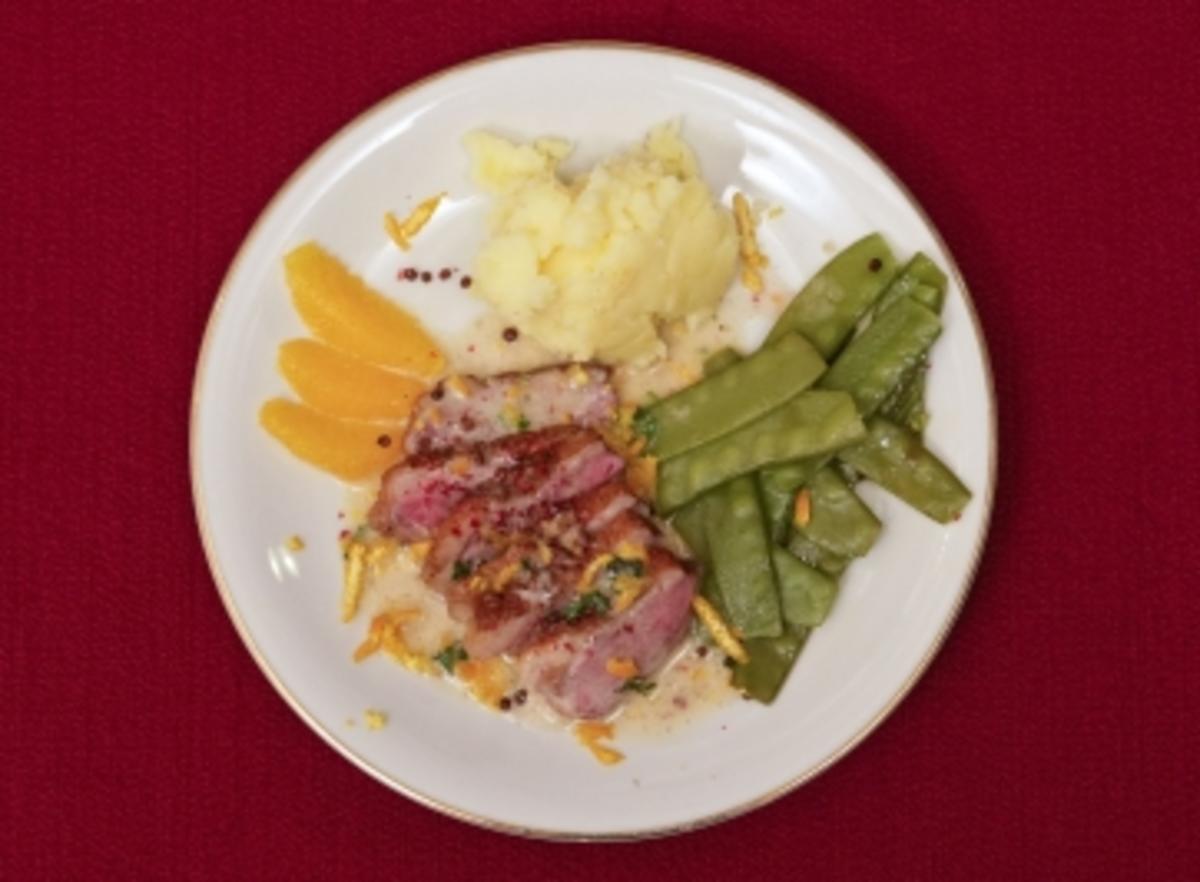 Entenbrust mit Orangen-Minz-Soße an Erbsenschoten mit Kartoffelmus ...