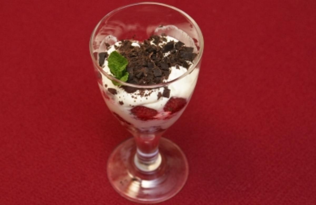 Himbeeren-Sahne-Baiser mit dunkler Schokolade und Käseplatte mit Sticks (Petra Nadolny) - Rezept