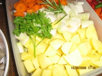 Deftiger Bauerntopf mit Würstchen - Rezept - Bild Nr. 6