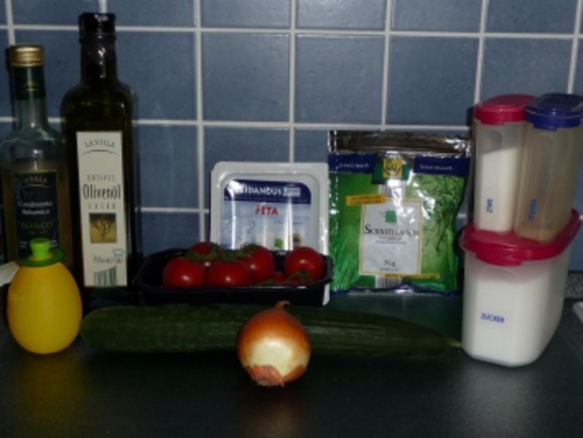 Gurken-Tomatensalat mit Schafskäse - Rezept - Bild Nr. 2