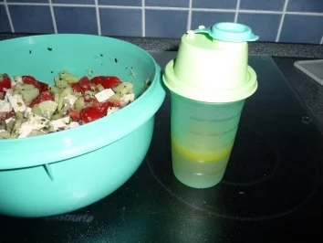 Rezept: Gurken-Tomatensalat mit Schafskäse Bild Nr. 7 Gurken-Tomatensalat mit Schafskäse - Rezept - Bild Nr. 7