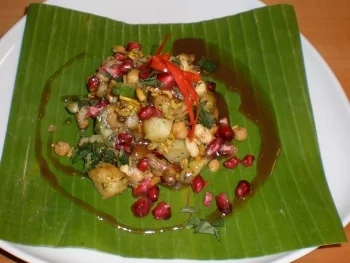 Bhel Puri indischer Snack an Minz- und Tamarindensoße - Rezept