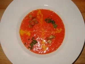 Rezept: Paprikasuppe mit Knoblauchcroutons Paprikasuppe mit Knoblauchcroutons - Rezept