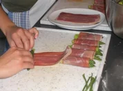 Gebratener Grüner Spargel mit Salbei und Serranoschinken - Rezept