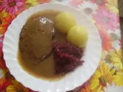 Rindslende  mit Rotkraut und Klößen - Rezept