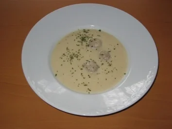 Rezept: Rahmsüppchen vom Chinakohl mit Mettbällchen Rahmsüppchen vom Chinakohl mit Mettbällchen - Rezept