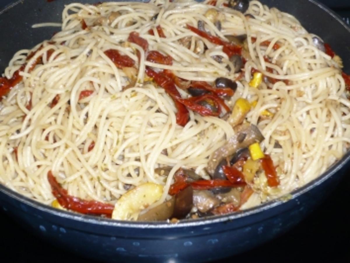 Spaghetti mit mediteranem Gemüse - Rezept - Bild Nr. 2
