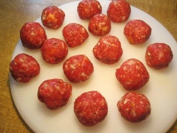 Rezept: Fleisch-Klößchen - herzhaft gewürzt ... Bild Nr. 4 Fleisch-Klößchen - herzhaft gewürzt ... - Rezept - Bild Nr. 4