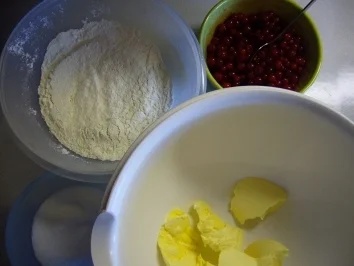 Rezept: Kikis Johannisbeer-Streusel-Muffins Bild Nr. 2 Kikis Johannisbeer-Streusel-Muffins - Rezept - Bild Nr. 2