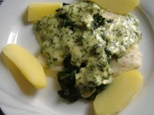 Schollenfilets mit Blattspinat und Kerbelsahne überbacken - Rezept