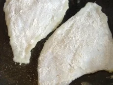 Schollenfilets mit Blattspinat und Kerbelsahne überbacken - Rezept - Bild Nr. 2