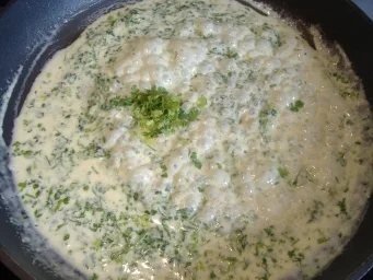 Schollenfilets mit Blattspinat und Kerbelsahne überbacken - Rezept - Bild Nr. 3