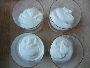 Sahnequark mit Kirschsauce - Rezept - Bild Nr. 2