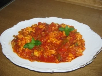 Rezept: MENEMEN - EIER ZU FRÜHSTÜCK AUF TÜRKISCHER ART Bild Nr. 2 MENEMEN - EIER ZU FRÜHSTÜCK AUF TÜRKISCHER ART - Rezept - Bild Nr. 2