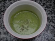 Broccolischaumsuppe mit Macis und getrocknetem Zitronenthymian - Rezept