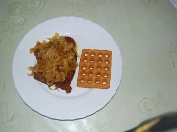 Zwiebelschnitzel mit Waffelkartoffeln - Rezept