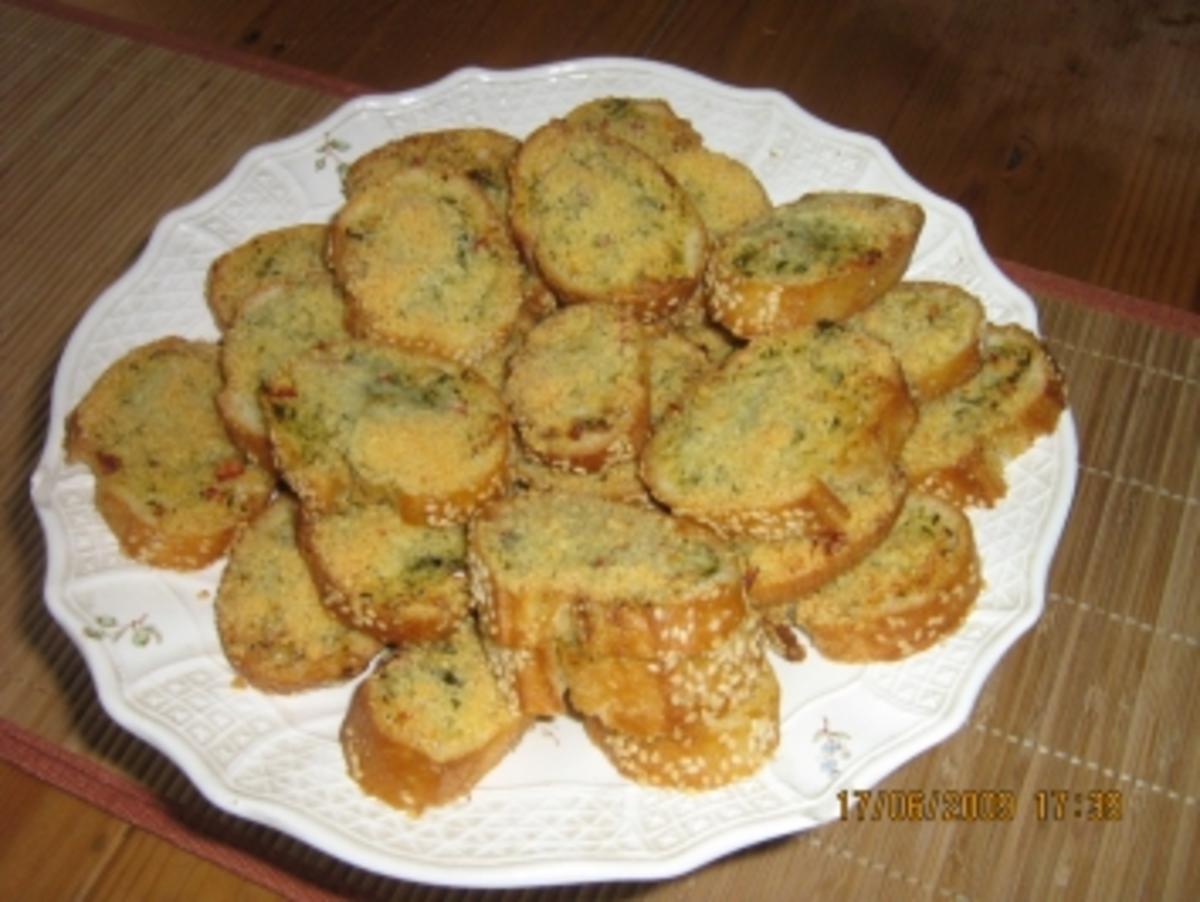 Bilder für Parmesantaler aus frischem oder älterem Baguette, lecker zum Salat oder einfach als Snack - Rezept