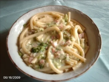 Makkaroni mit Brokkoli- Soße - Rezept