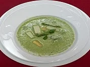 Basilikumsuppe mit weißem Spargel - Rezept