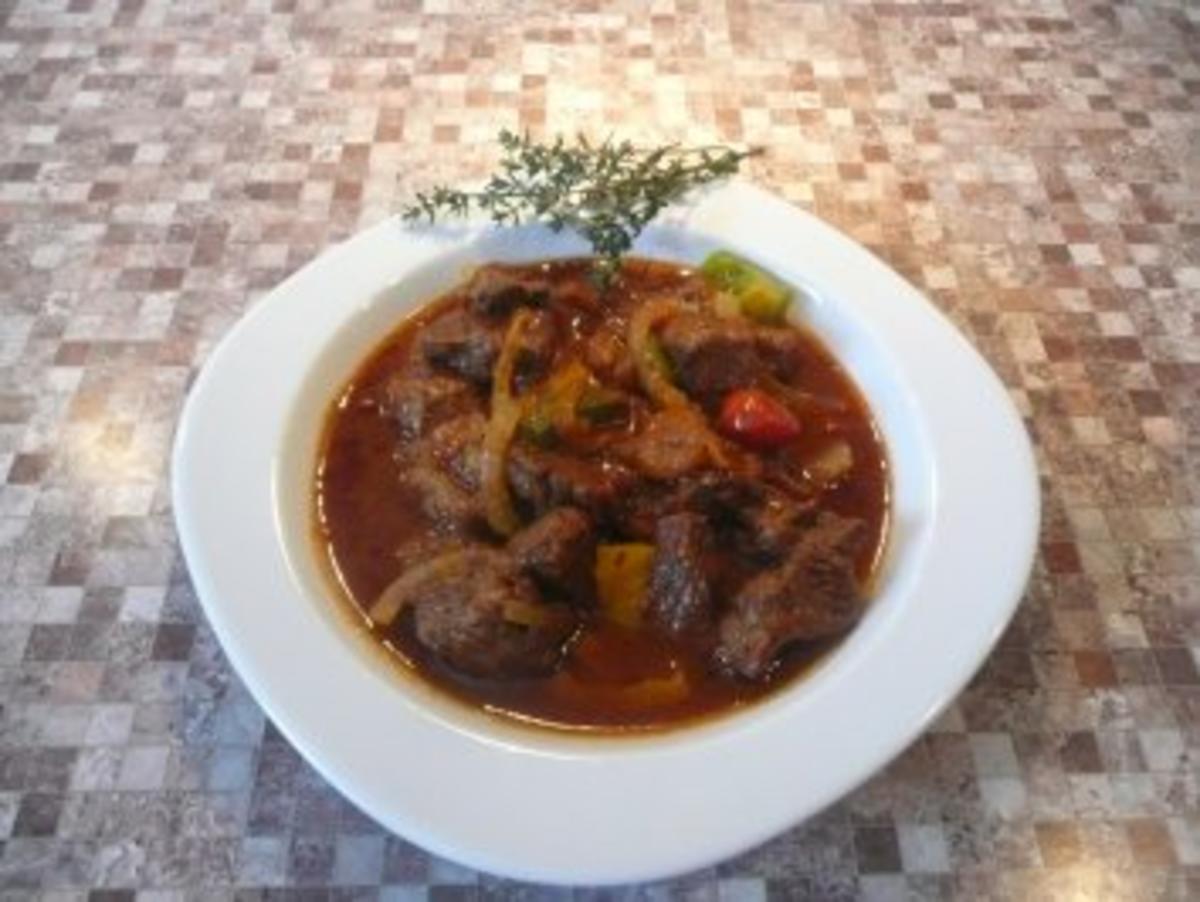 Schweinegulasch Pikant - Rezept