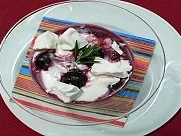 Rezept: Blaubeer-Joghurt-Creme mit Rosmarin und Baiserhaube Blaubeer-Joghurt-Creme mit Rosmarin und Baiserhaube - Rezept