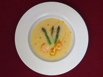 Spargelcremesuppe mit Garnelen, grünem Spargel und Hummeröl - Rezept
